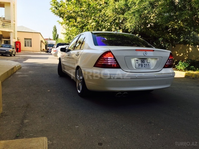 Mercedes C 240 2002, 145,300 km - 2.6 л - Bakı