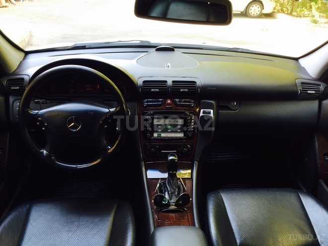 Mercedes C 240 2002, 145,300 km - 2.6 л - Bakı