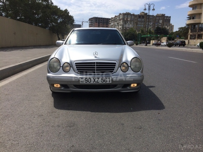 Mercedes E 220 1999, 289,670 km - 2.2 л - Bakı