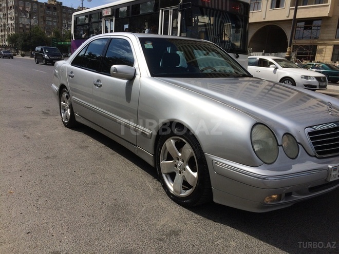 Mercedes E 220 1999, 289,670 km - 2.2 л - Bakı