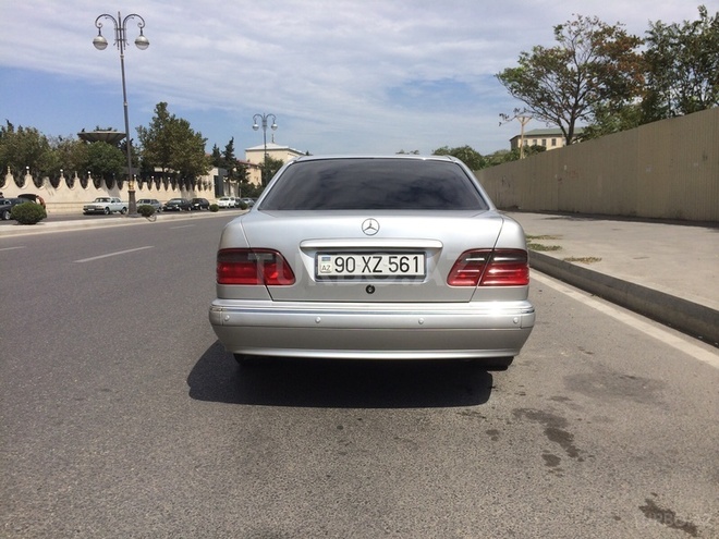 Mercedes E 220 1999, 289,670 km - 2.2 л - Bakı