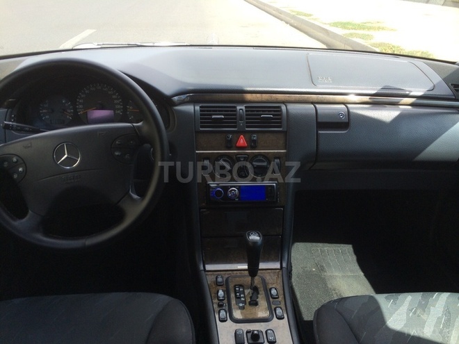 Mercedes E 220 1999, 289,670 km - 2.2 л - Bakı
