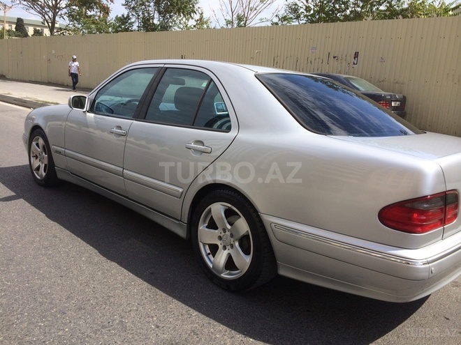 Mercedes E 220 1999, 289,670 km - 2.2 л - Bakı