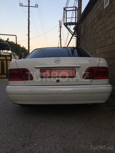 Mercedes E 290 1999, 271,772 km - 2.9 l - Bakı