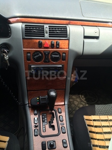 Mercedes E 290 1999, 271,772 km - 2.9 l - Bakı