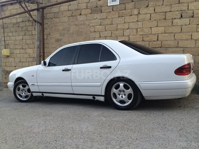 Mercedes E 290 1999, 271,772 km - 2.9 l - Bakı
