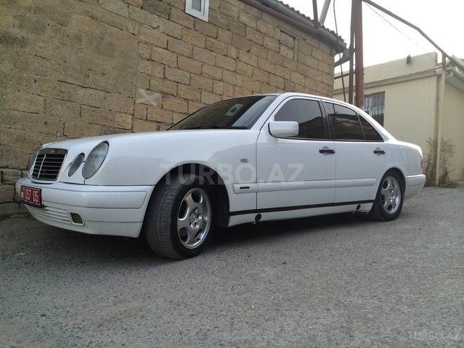 Mercedes E 290 1999, 271,772 km - 2.9 l - Bakı