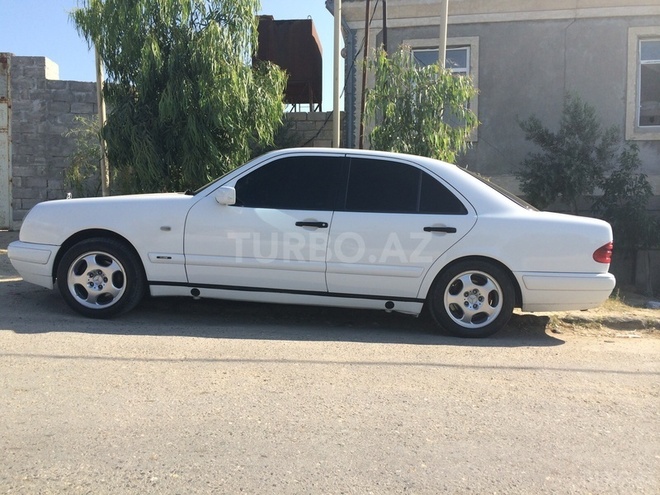Mercedes E 290 1999, 271,772 km - 2.9 l - Bakı