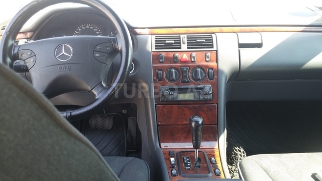 Mercedes E 220 1999, 187,000 km - 2.2 l - Bakı
