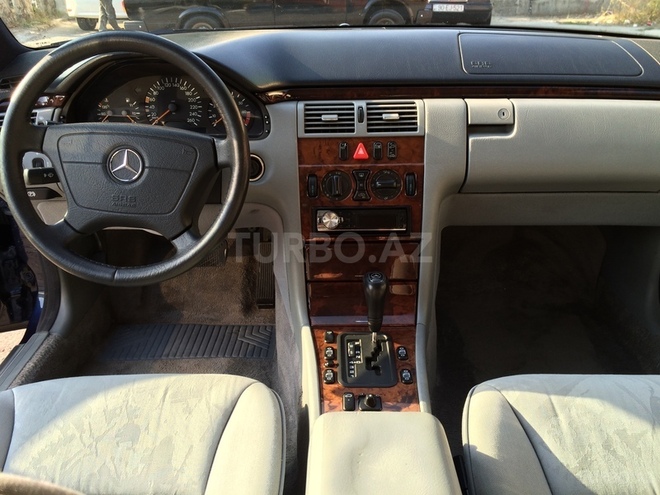 Mercedes E 240 1998, 185,000 km - 2.4 l - Bakı