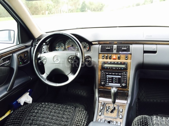 Mercedes E 240 2000, 91,000 km - 2.4 l - Bakı