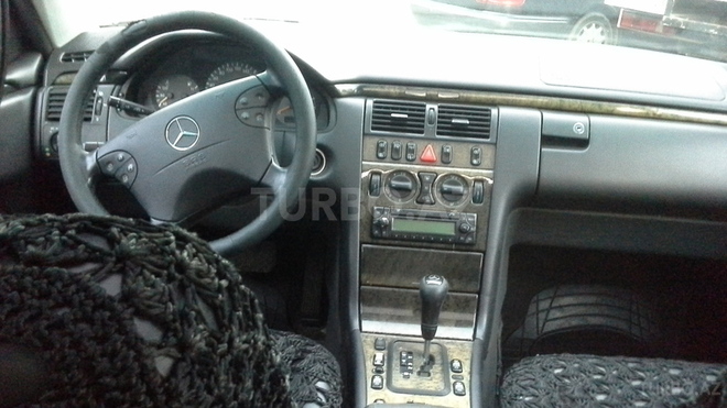 Mercedes E 220 2000, 236,000 km - 2.2 л - Bakı