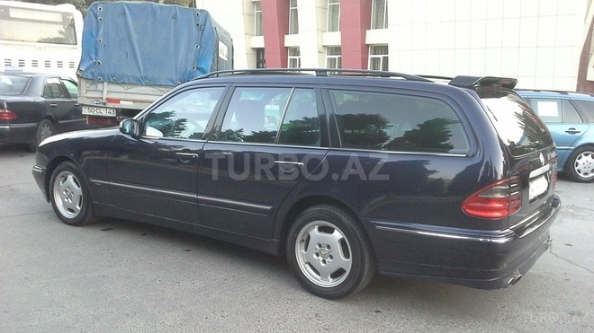 Mercedes E 220 2000, 236,000 km - 2.2 л - Bakı
