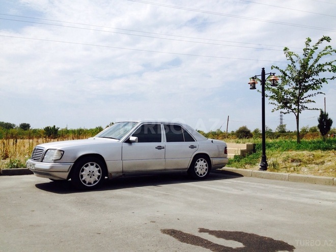 Mercedes E 200 1994, 260,000 km - 2.0 l - Bakı