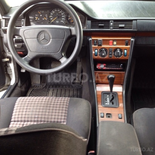Mercedes E 200 1994, 260,000 km - 2.0 l - Bakı