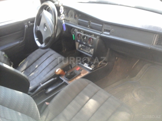 Mercedes 190 1992, 68,000 km - 1.8 l - Bakı
