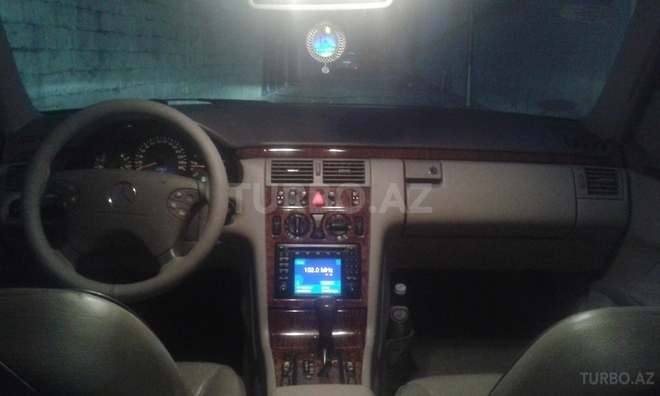 Mercedes E 270 1999, 257,000 km - 2.7 l - Bakı