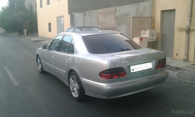 Mercedes E 270 1999, 257,000 km - 2.7 l - Bakı