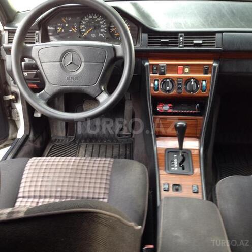 Mercedes E 200 1994, 260,000 km - 2.0 l - Bakı