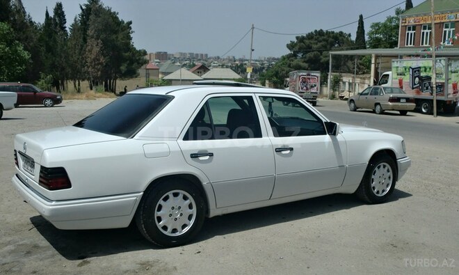 Mercedes E 220 1994, 330,000 km - 2.2 l - Bakı