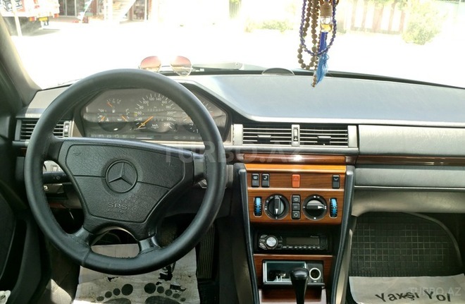 Mercedes E 220 1994, 330,000 km - 2.2 l - Bakı