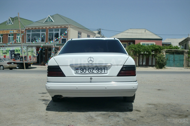 Mercedes E 220 1994, 330,000 km - 2.2 l - Bakı