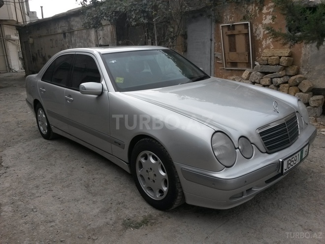 Mercedes E 220 1999, 291,000 km - 2.2 l - Bakı