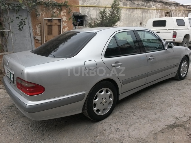 Mercedes E 220 1999, 291,000 km - 2.2 l - Bakı