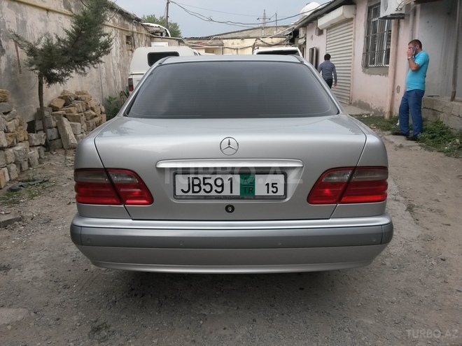 Mercedes E 220 1999, 291,000 km - 2.2 l - Bakı