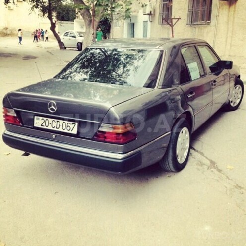 Mercedes E 250 1993, 310,000 km - 2.5 l - Bakı