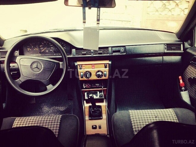 Mercedes E 250 1993, 310,000 km - 2.5 l - Bakı