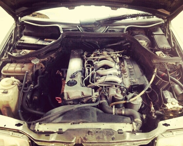 Mercedes E 250 1993, 310,000 km - 2.5 l - Bakı