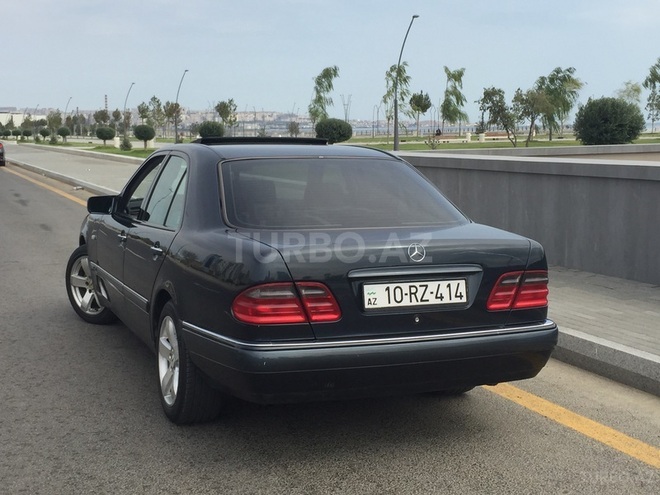 Mercedes E 240 1999, 241,000 km - 2.4 l - Bakı