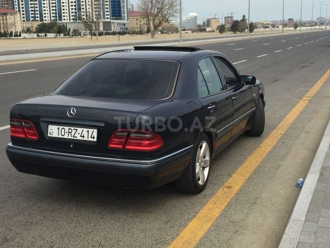 Mercedes E 240 1999, 241,000 km - 2.4 l - Bakı