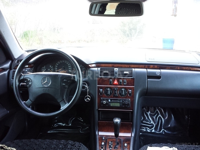 Mercedes E 220 2000, 228,000 km - 2.2 l - Bakı