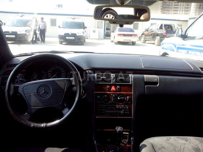 Mercedes E 200 1997, 247,000 km - 2.0 l - Bakı