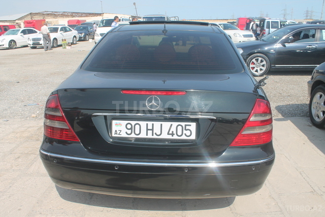 Mercedes E 270 2002, 261,000 km - 2.7 l - Bakı