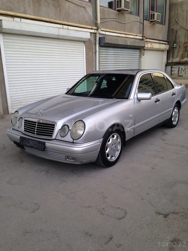 Mercedes E 230 1995, 260,000 km - 2.3 l - Bakı