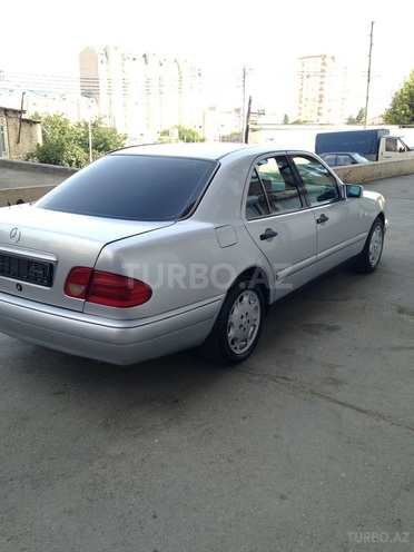 Mercedes E 230 1995, 260,000 km - 2.3 l - Bakı