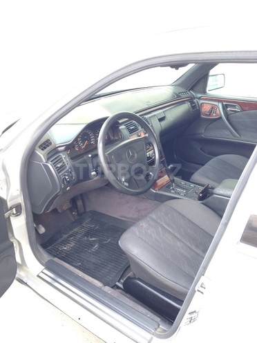 Mercedes E 230 1995, 260,000 km - 2.3 l - Bakı