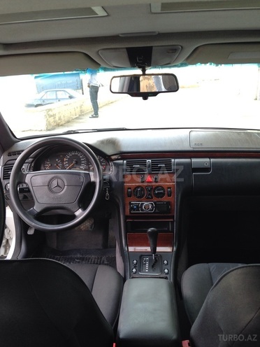 Mercedes E 230 1995, 260,000 km - 2.3 l - Bakı