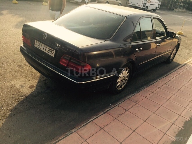 Mercedes E 240 2000, 290,000 km - 2.4 l - Bakı