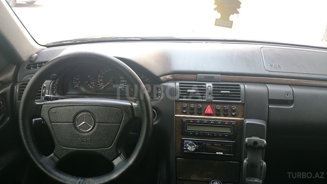 Mercedes E 280 1999, 252,000 km - 2.8 l - Bakı