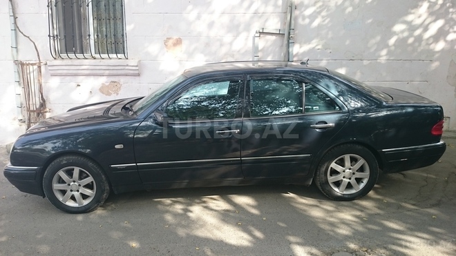 Mercedes E 280 1999, 252,000 km - 2.8 l - Bakı