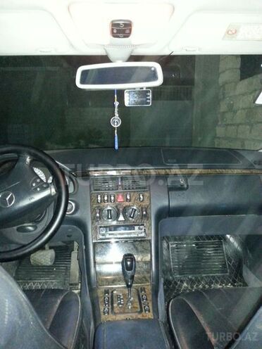 Mercedes E 220 2001, 218,000 km - 2.2 l - Bakı