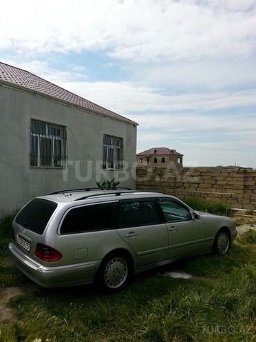 Mercedes E 220 2001, 218,000 km - 2.2 l - Bakı
