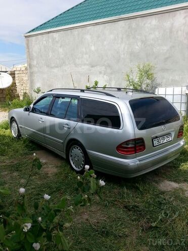 Mercedes E 220 2001, 218,000 km - 2.2 l - Bakı