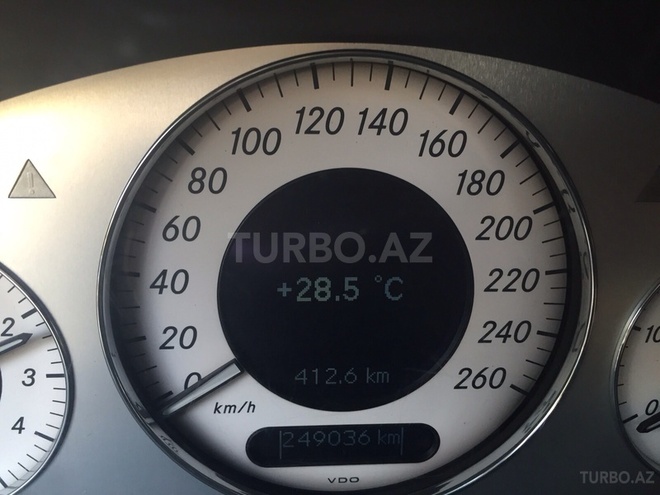Mercedes E 270 2002, 240,000 km - 2.7 l - Bakı
