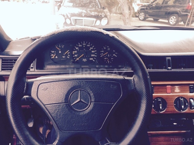 Mercedes E 250 1996, 185,000 km - 0.3 l - Bakı