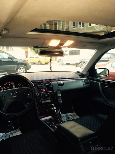 Mercedes E 220 2000, 278,000 km - 2.2 л - Bakı